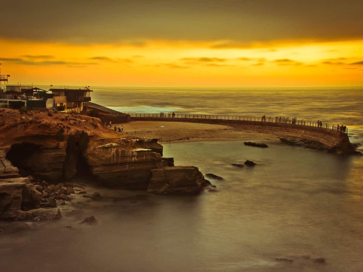 Golden sunset over the Children’s Pool in La Jolla, a picturesque spot in San Diego for watching the sun dip below the horizon.