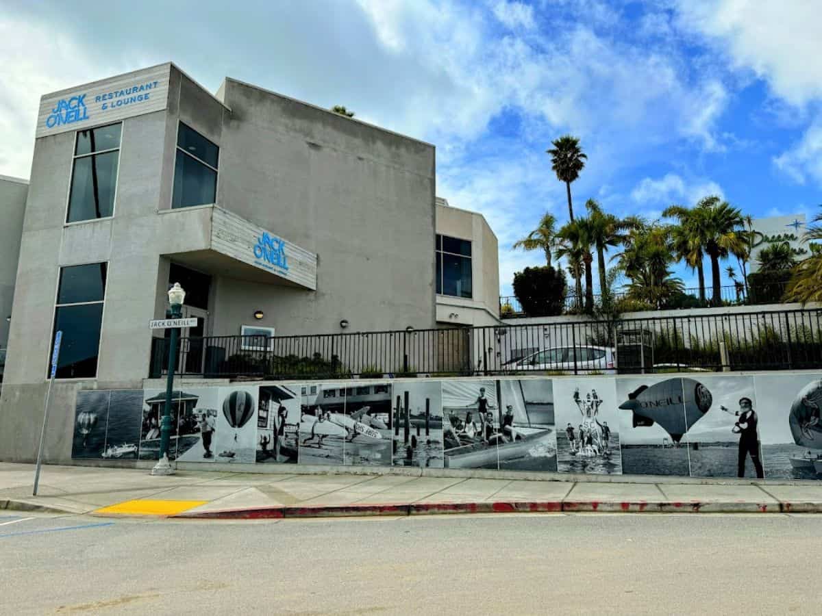 The Jack O’Neill Restaurant & Lounge, a modern coastal dining spot, features a mural showcasing the surfing legend’s legacy. Sipping cocktails with stunning ocean views here is one of the 21 Things to Do in Santa Cruz.